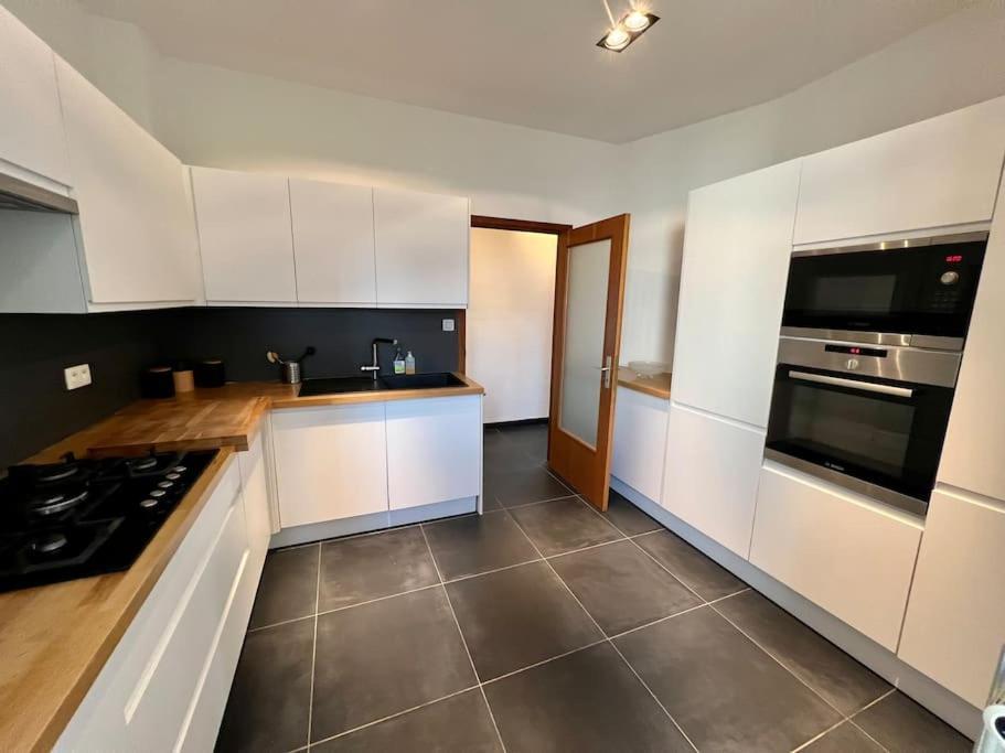 Bellevue - Grand Appartement Pour 5 Sur Les Quais De La Meuse Liège Exterior foto